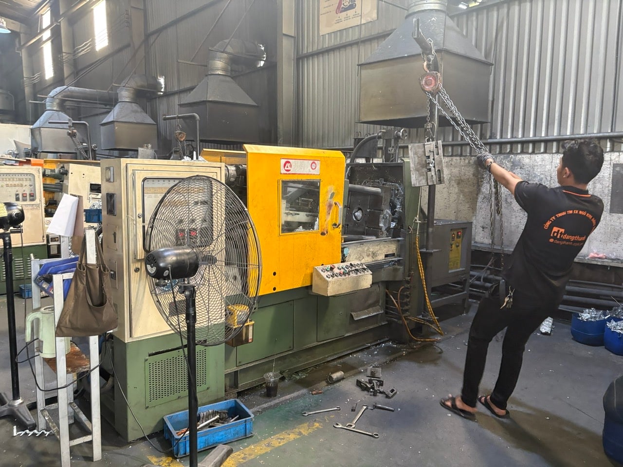 Zinc die casting machine.jpg